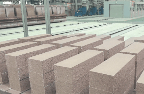 3D visual guidance technology enables the production of magnesia-calcium bricks to achieve an intelligent leap